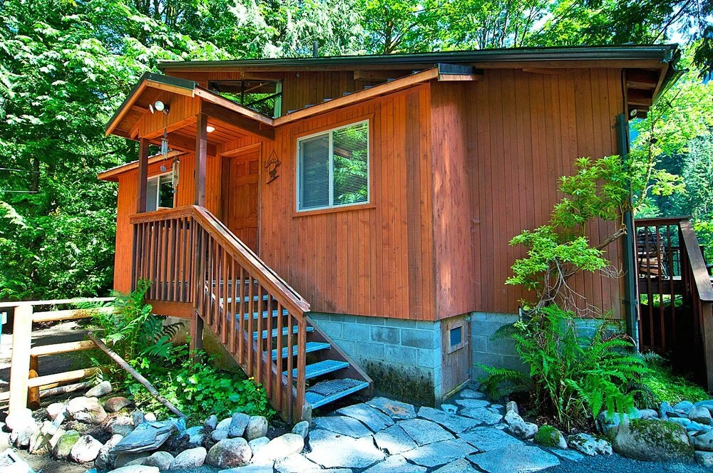 Rustic River Paradise - One Bedroom Cabin with Hot Tub