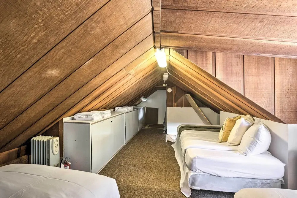 Tahoe Vista Cabin w/ Deck: 1 Mi to Kings Beach!