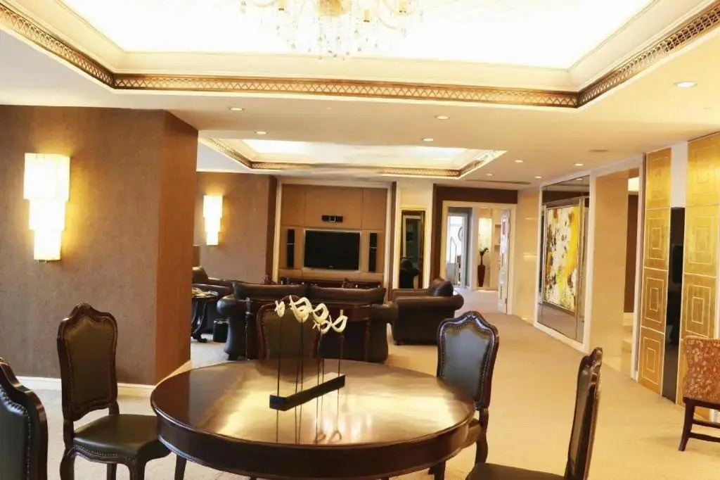 Golden Eagle Summit Hotel Downtown
