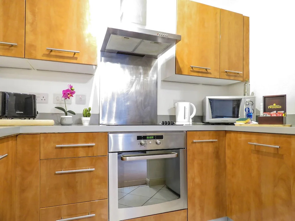 Tudors Esuites Skyline City Apartment