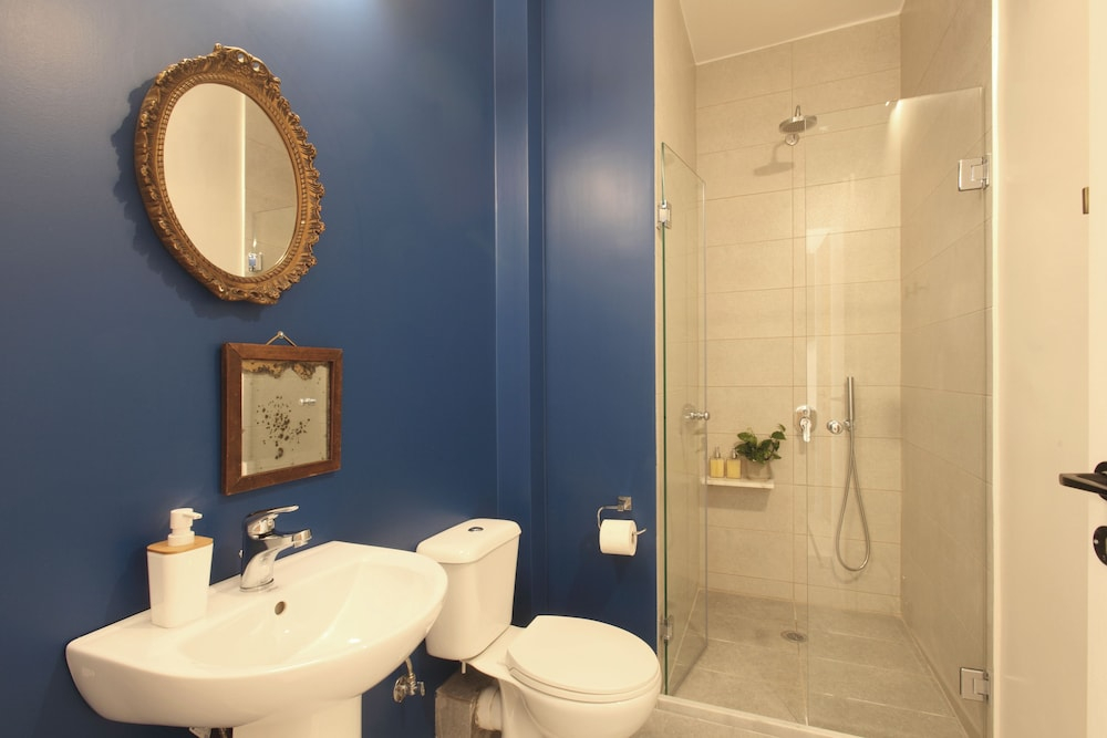 The Marble Suites, PLAKA