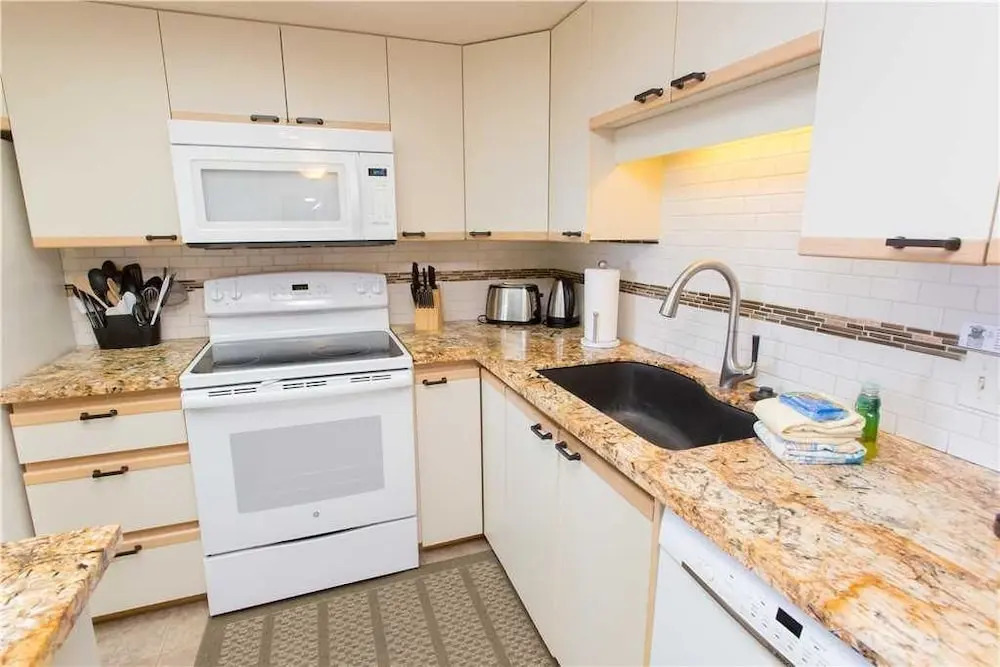 Maui Banyan H503 - One Bedroom Condo with Ocean View