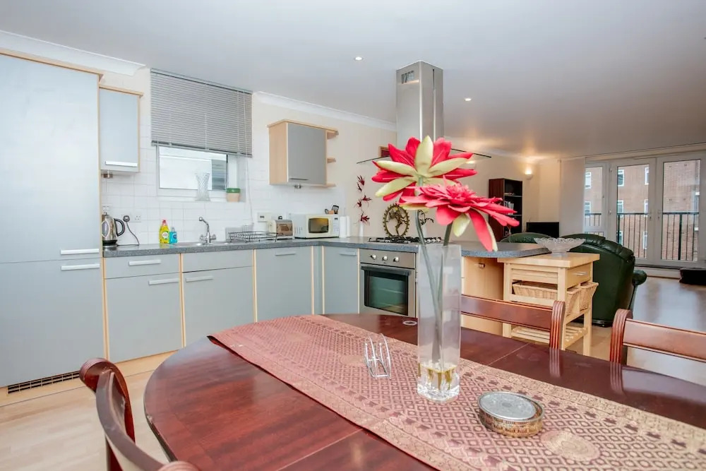 2 Bedroom Balcony Apartment In Putney