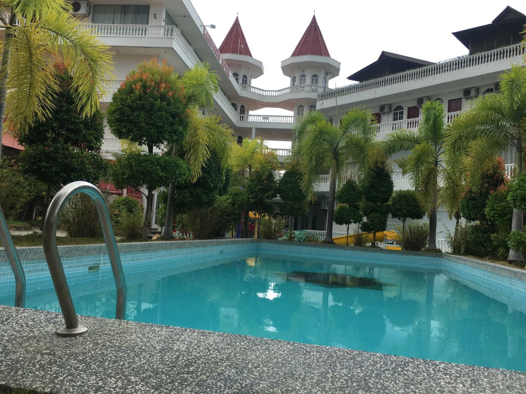 Landcons Hotel & Resort