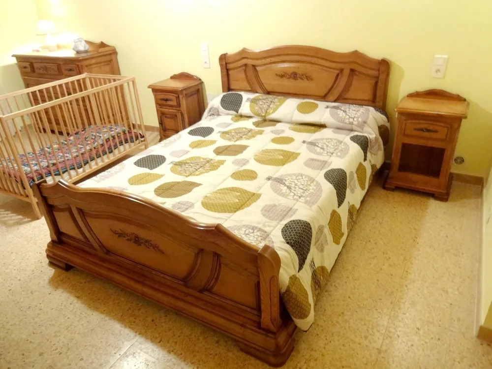 House With 5 Bedrooms in Robiac-rochessadoule, With Enclosed Garden
