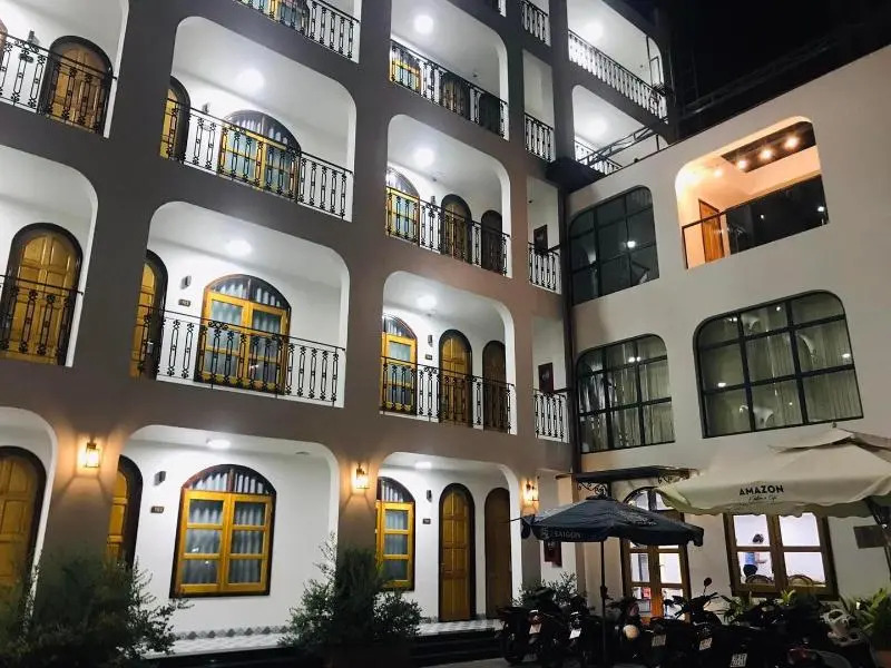 Mai Hotel