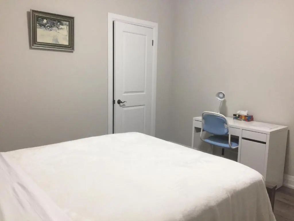 Charming, Comfortable Bsmt Apartment in Pickering