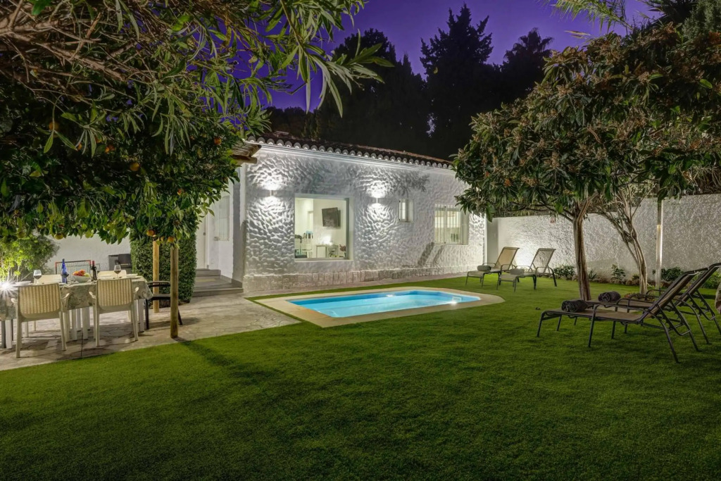 Villa Conchita By Seric,15´ walking to the beach