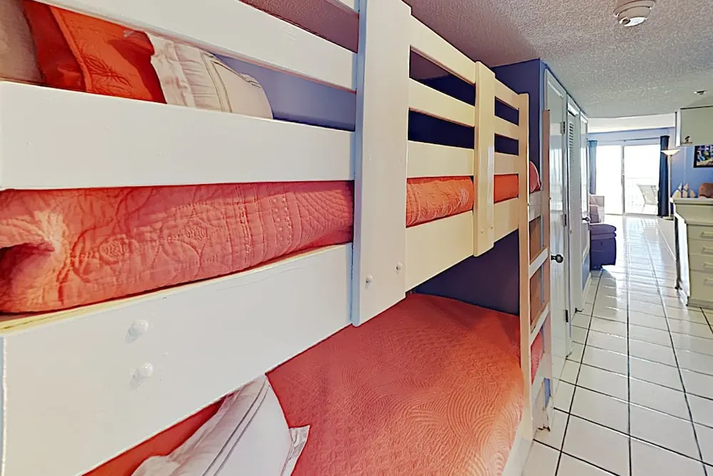 New Listing! Beachfront W/ Pool & Balcony 1 Bedroom Condo