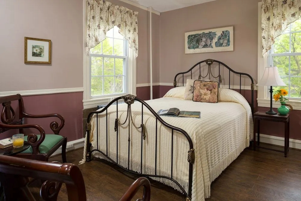 Yale Manor B&B & Yurt Glamping