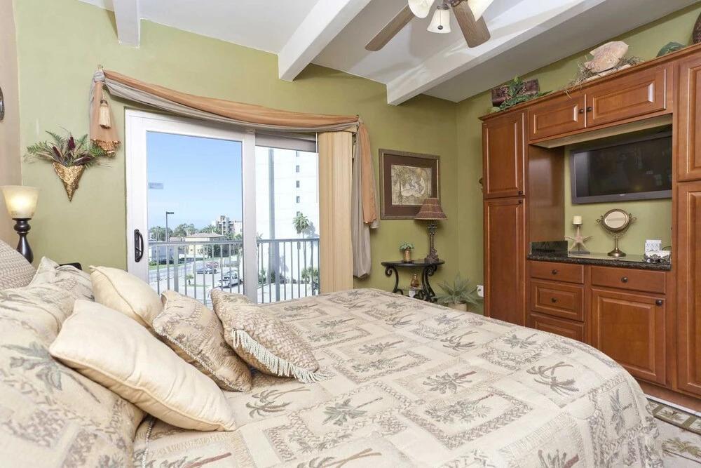 Aquarius Condominium 302