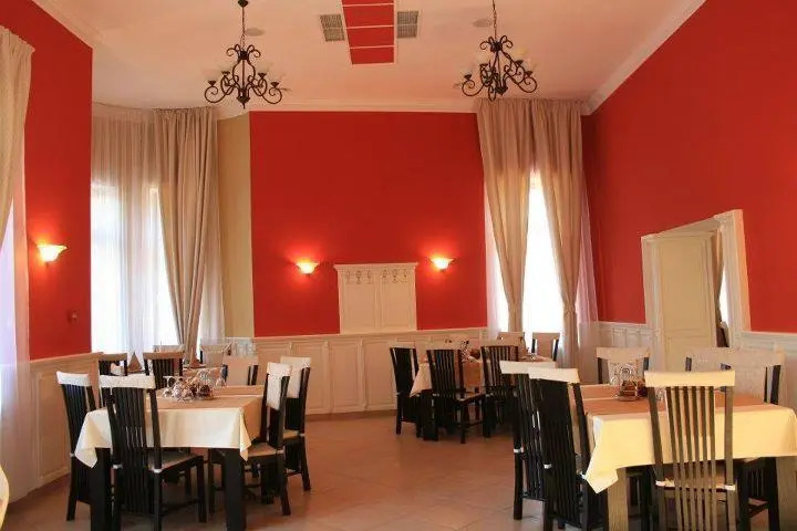Astoria Hotel & Restaurant