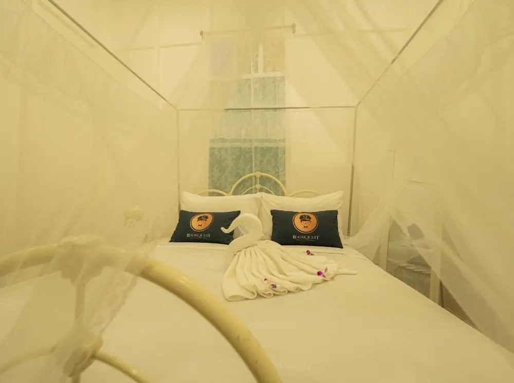 RoomQuest Baan Khun Phra The Iconic