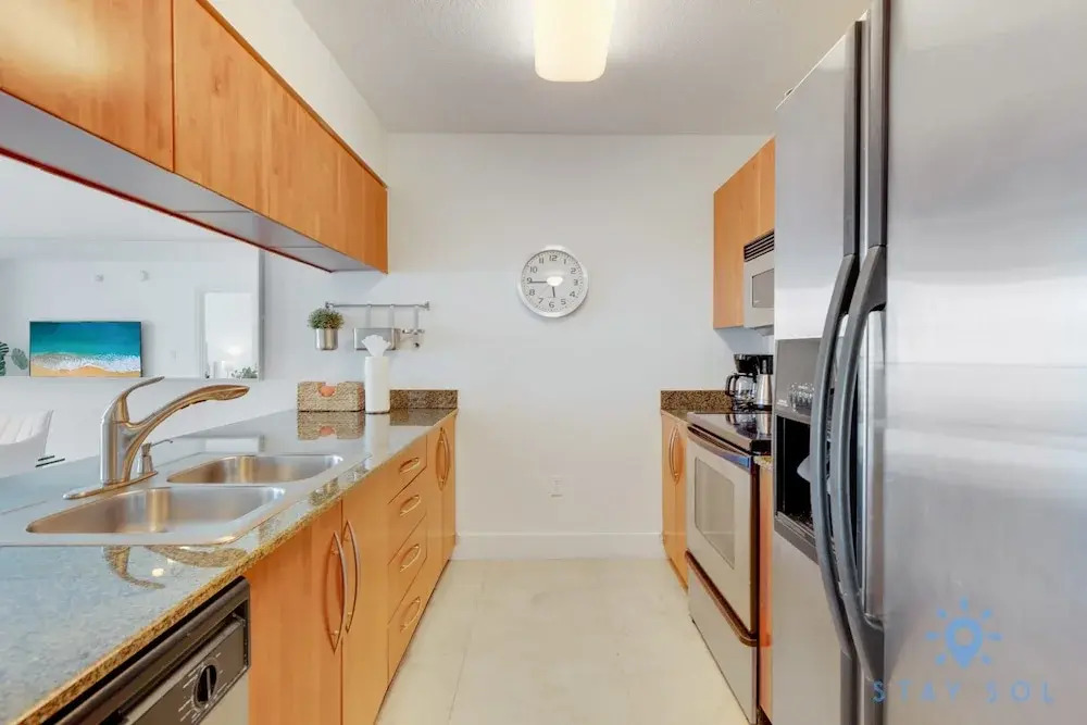 1 BR Apartment - Ocean and City Views