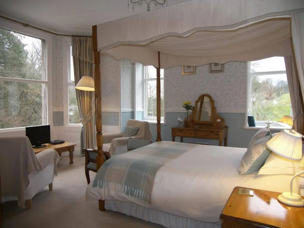 Riverside Bed  Breakfast