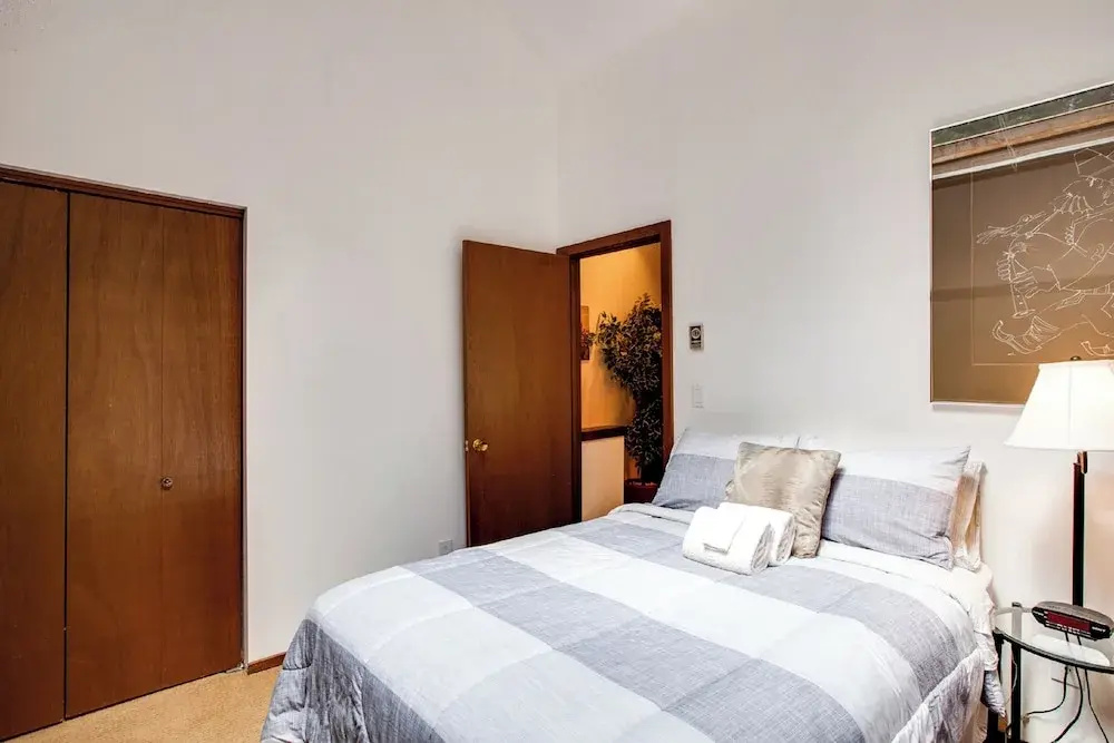 Snowater Condo Story Condo With Wifi- Sleeps 4 - Beautifully Decorated