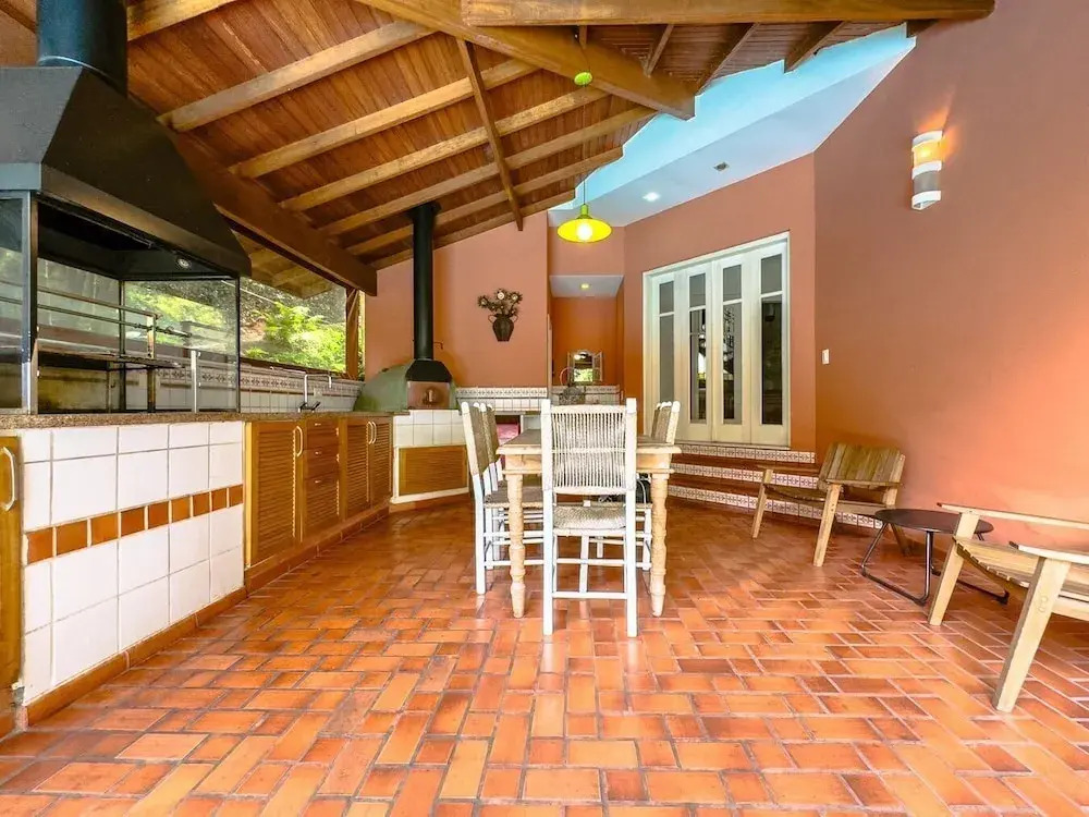 Casa Alto Padrão na Granja Viana - Cond. Fechado