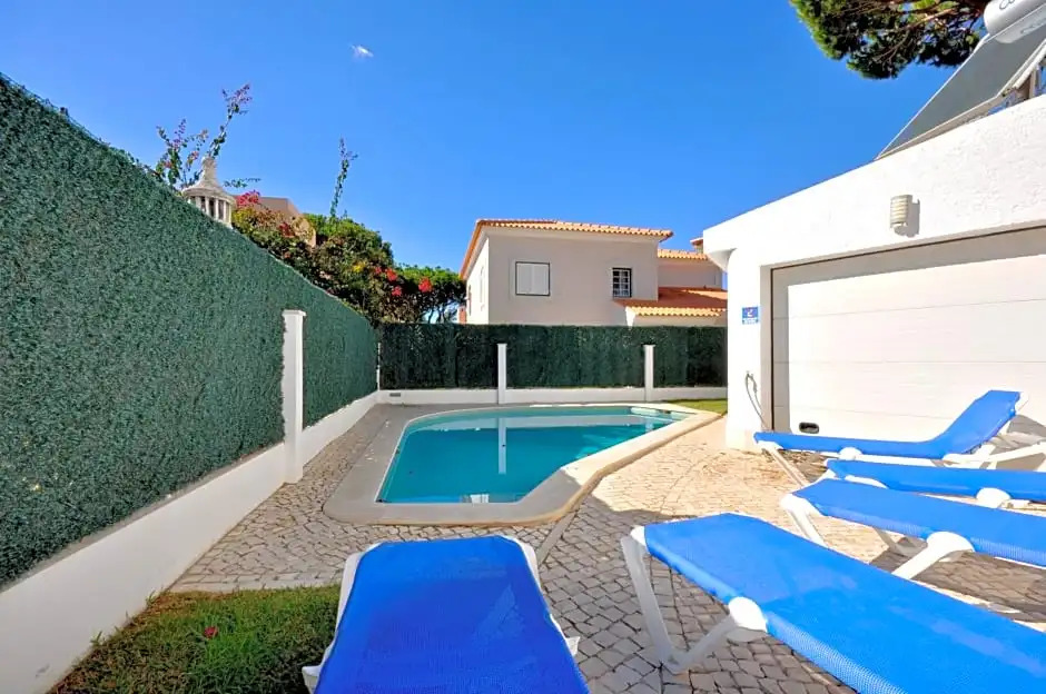 Private Pool Villa Walking Distance to Local Amenities