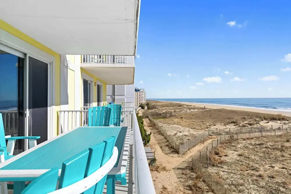 Adagio 302 Modern 2BR Condo With Ocean Views