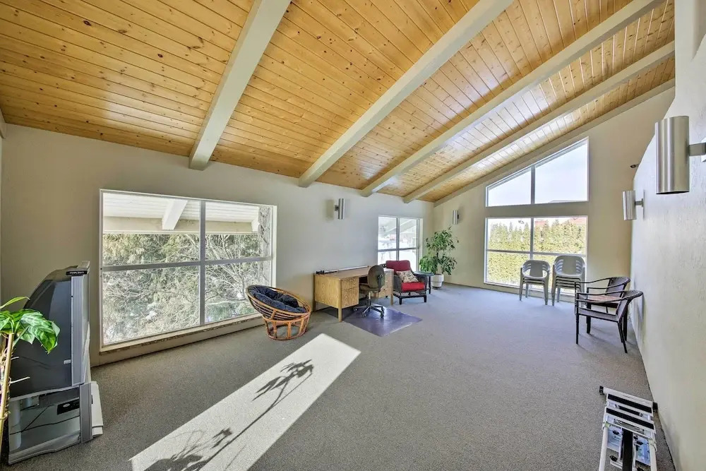 Lake Pend Oreille Condo w/ Porch & Mountain View!