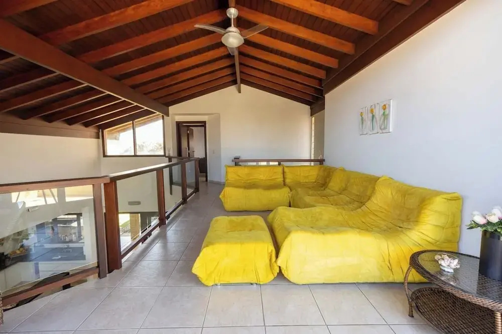 Casa com rea Gourmet e Quintal a 200 m da Praia