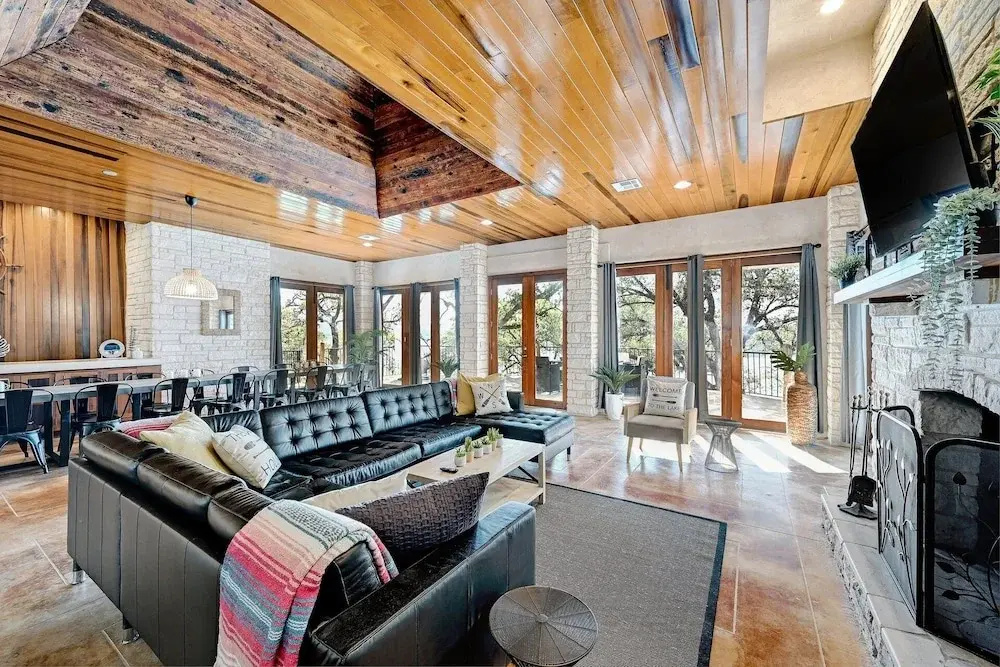 Luxury Lakefront Escape on Lake Travis