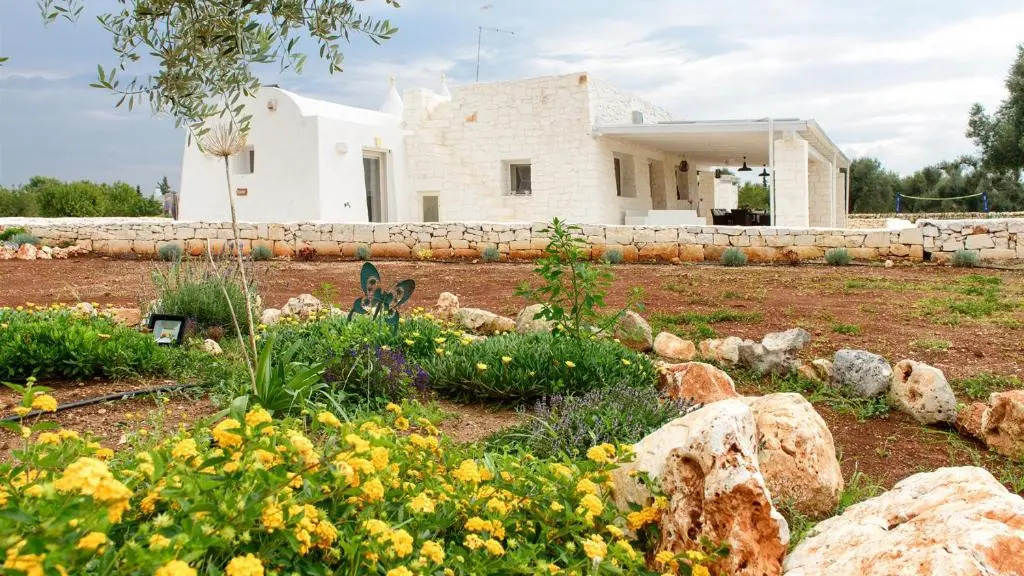 WHITE STONE HOUSE 6&1, Emma Villas