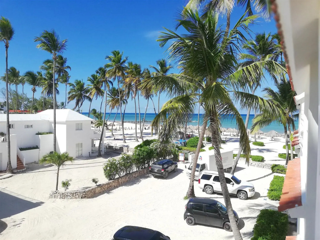 Bavaro Beach Condo-HOTEL with VILLAS & Suites WIFI BBQ Beach CLUB & SPA