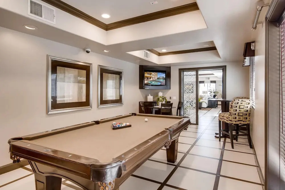 Spectacular Coffee Theme - Fast Wifi - Work Area - 2BR/2.5 Bath - Free Parking! (FV8)