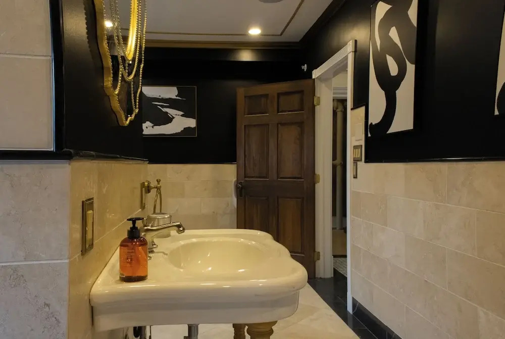Chateau Connellsville MCM Minimalist Suite