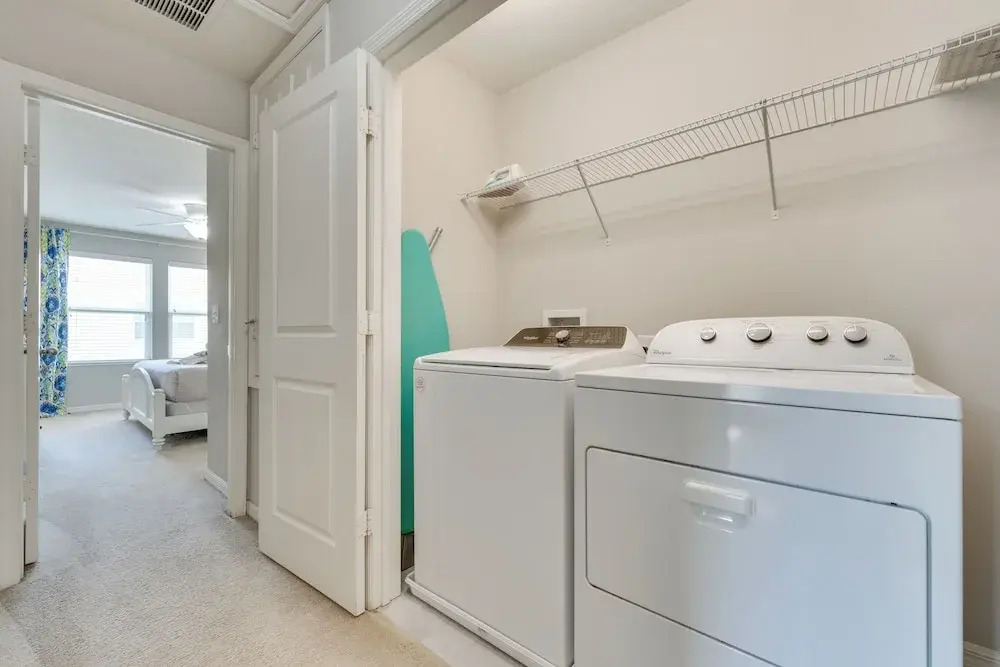4 Mi to Wdw: Sleek Townhome w/ Community Pool!