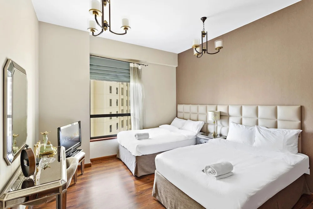 WelHome - Waterfront Family-Size Apt With JBR Beach Access