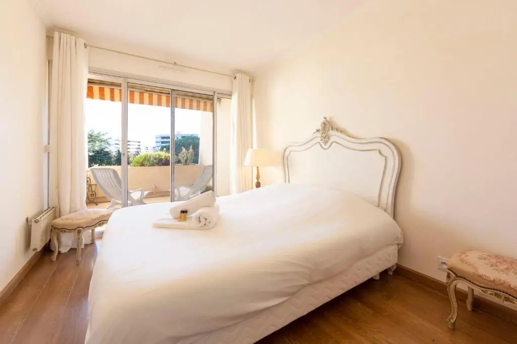 3 bedroom apartment of 90m2 with a spacious terrasse and a parking spot !