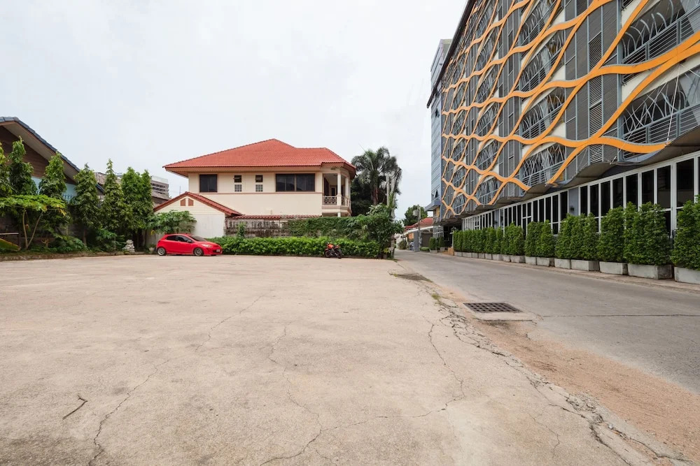 Curve Boutique Hotel