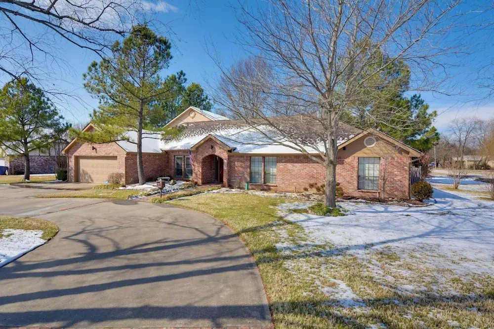 Luxe Home w/ Private Pool & Game Room in Vinita