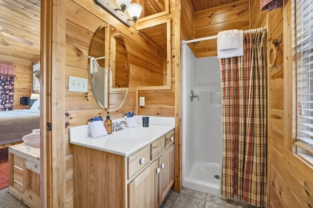 Knotty But Nice 4 Bedroom Home