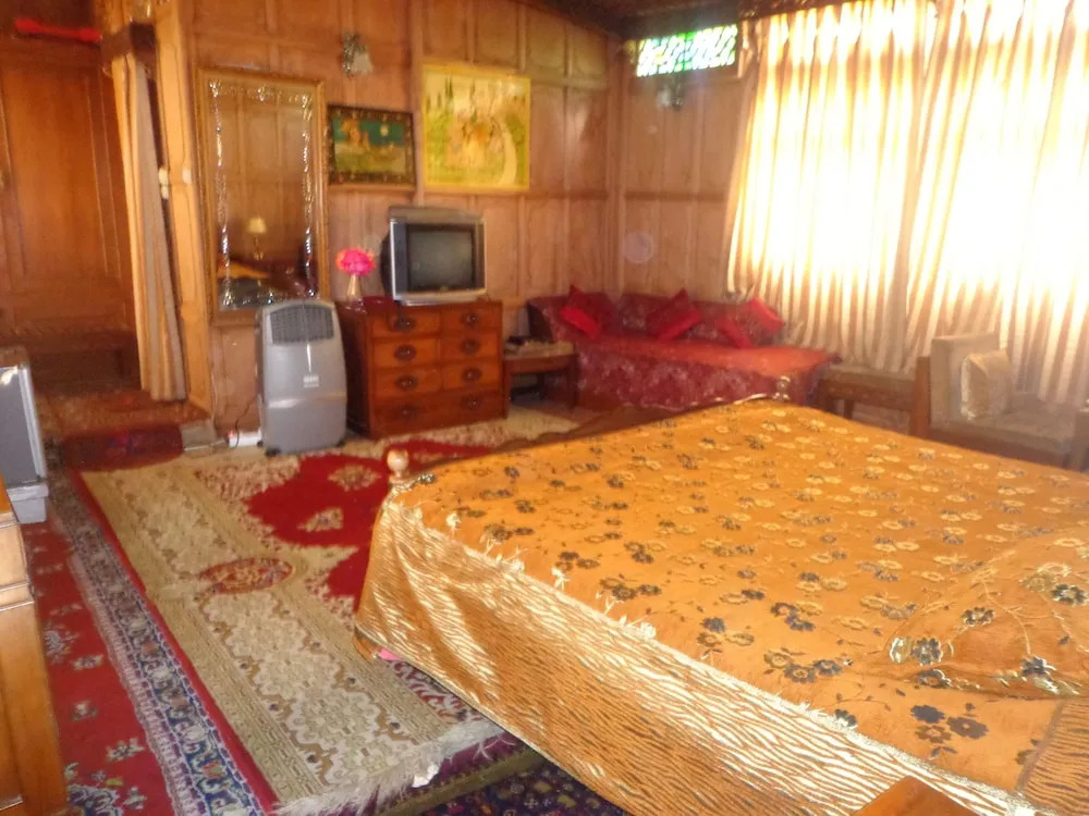 Alif Laila Group of Houseboats