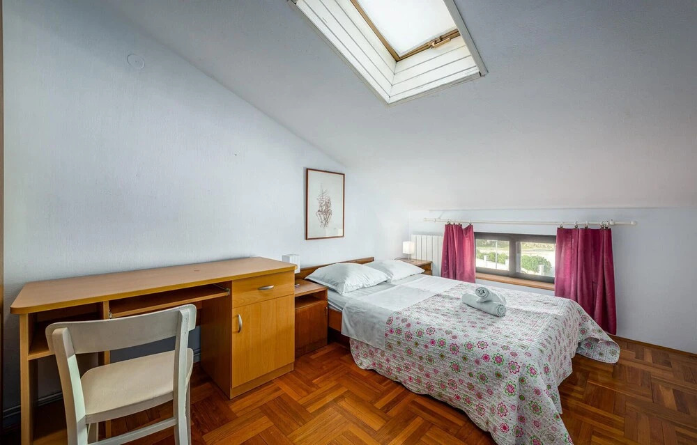 Awesome Apartment in Vrsar With 4 Bedrooms