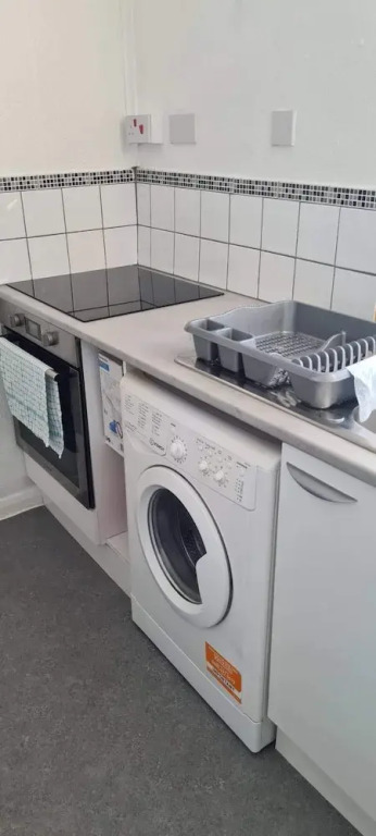 Cosy 2-bed Apartment - Sleeps 4 & Central