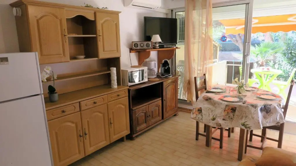 Studio 4 Couchages Avec Grande Terrasse En Rez-De-Jardin À Deux Pas Des Plages