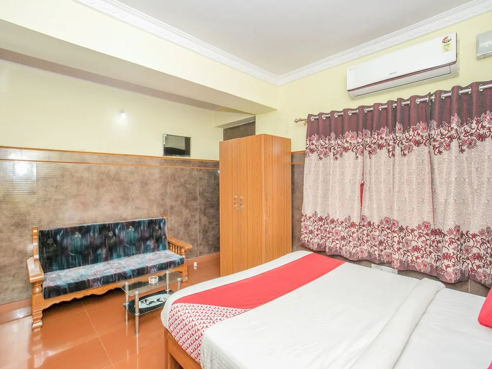 OYO 6889 Elite Deluxe Rooms