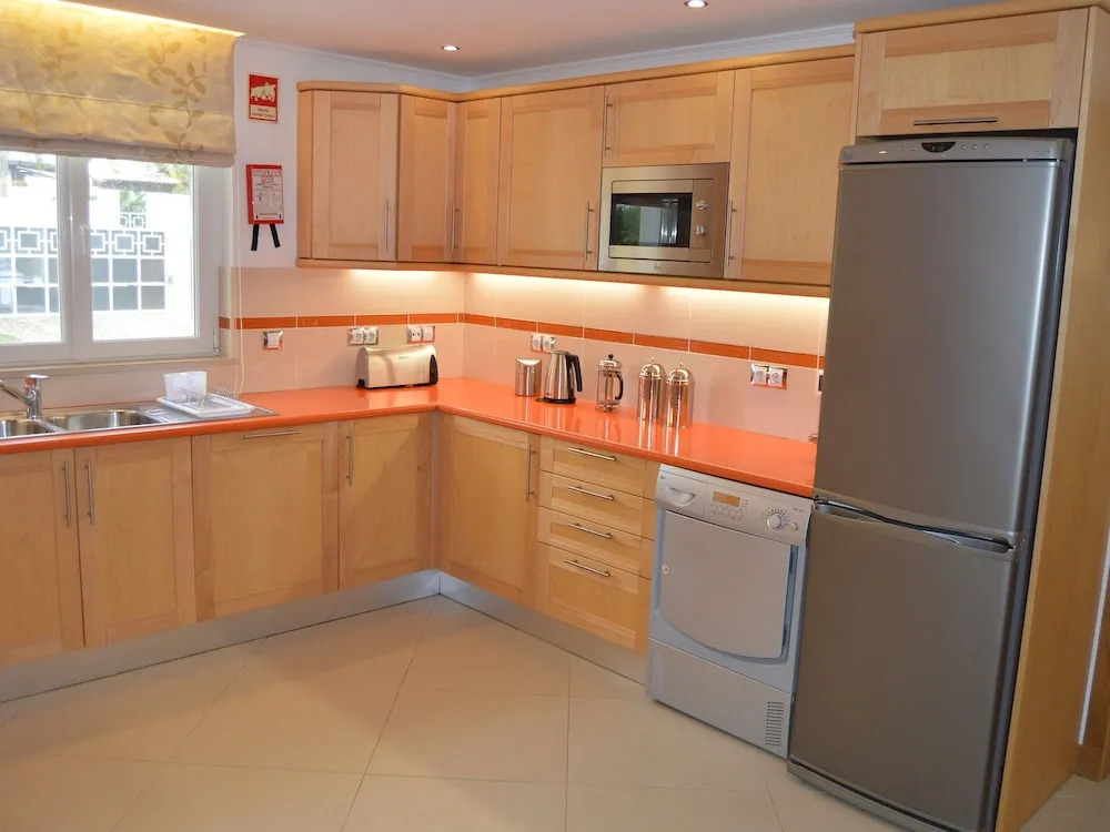 Luxury 5 Bedroom Villa with Private Pool on Funchal Ridge near Lagos