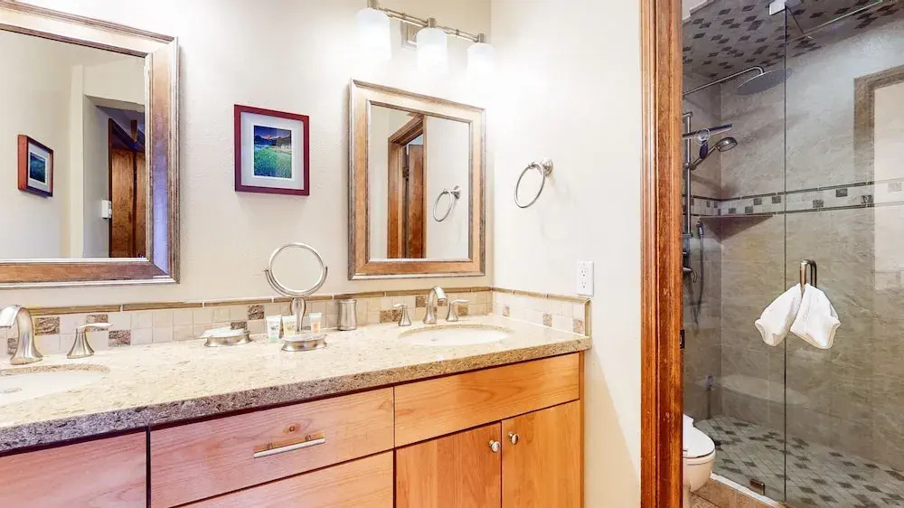 Sierra Megeve 7 Deluxe Remodeled Condo, Just A Short Walk To Canyon Lodge by RedAwning