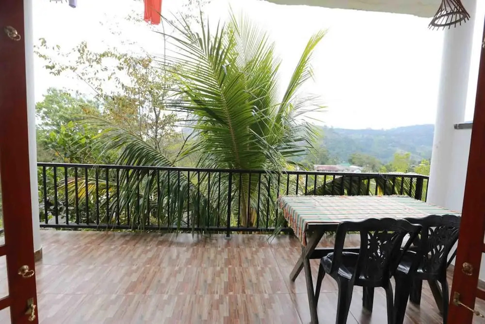 Yoho Cloud Castle Homestay