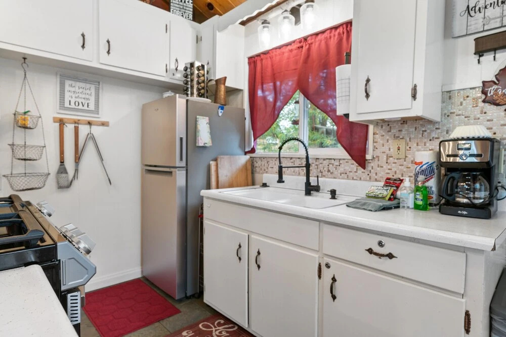 Eagle's Crest At Moonridge - A Sense Of Seclusion And Privacy! Mountain Views! Ac! 2 Bedroom Cabin