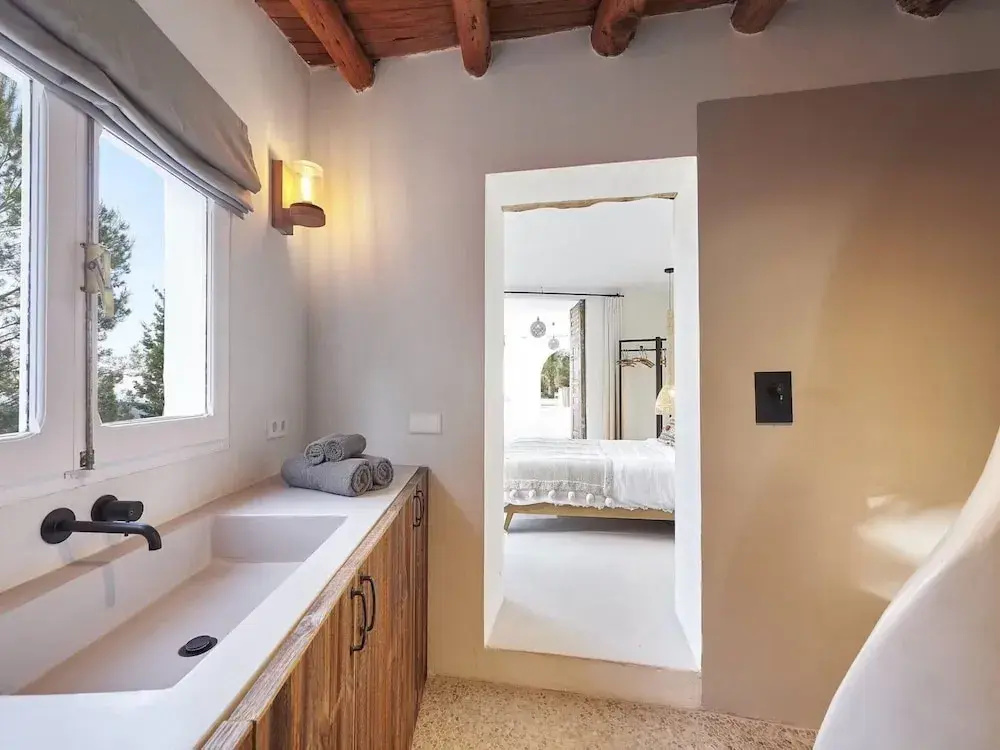 Hillside Villa With Sea-views