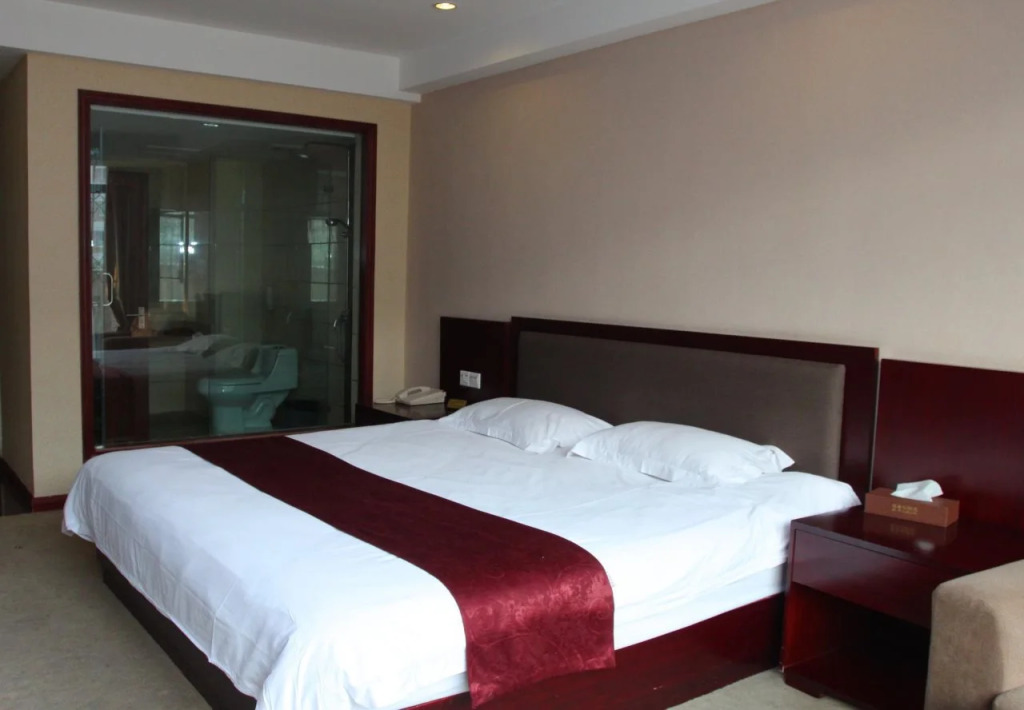 Rich Hotel