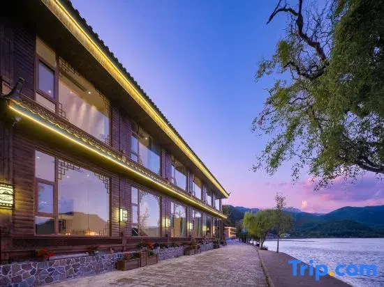 Lugu Lake Scenic Area Shuitian Yishe Loft Lakeview Vacation Apartment
