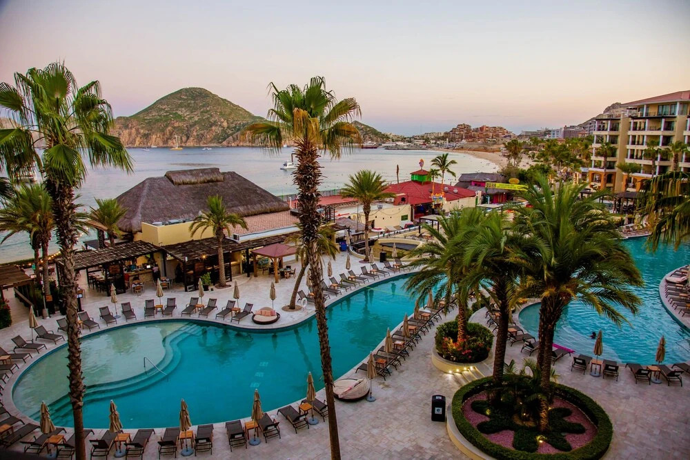 Spacious One Bedroom Suites With Kitchen, Bay Views & Access to Outdoor Pools