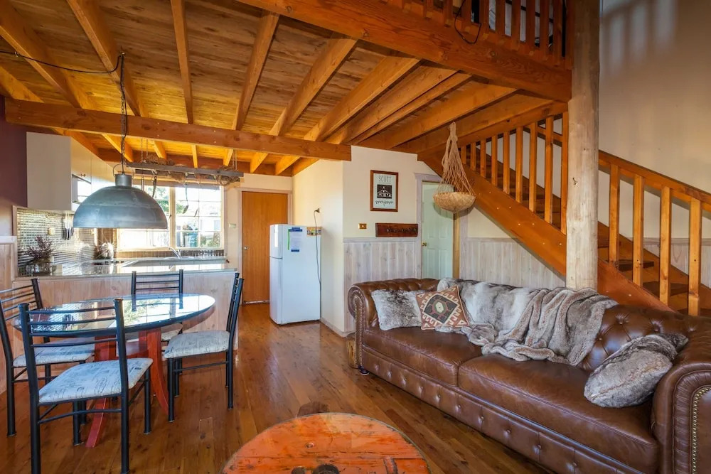 Aarlaur 1- Loft Style Townhouse in Jindabyne